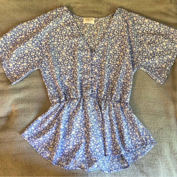 Sienna Sky Tops - Sienna Sky Women’s XS Blue & White Floral Button-Up Blouse